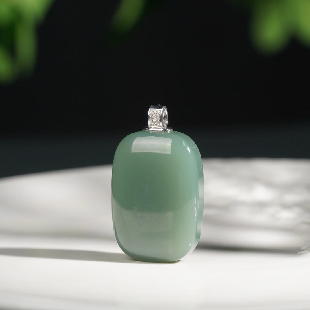 【鹿鸣】一色 | 18k金和田玉粉青瓷蓝无事牌吊坠 不含链 LM09