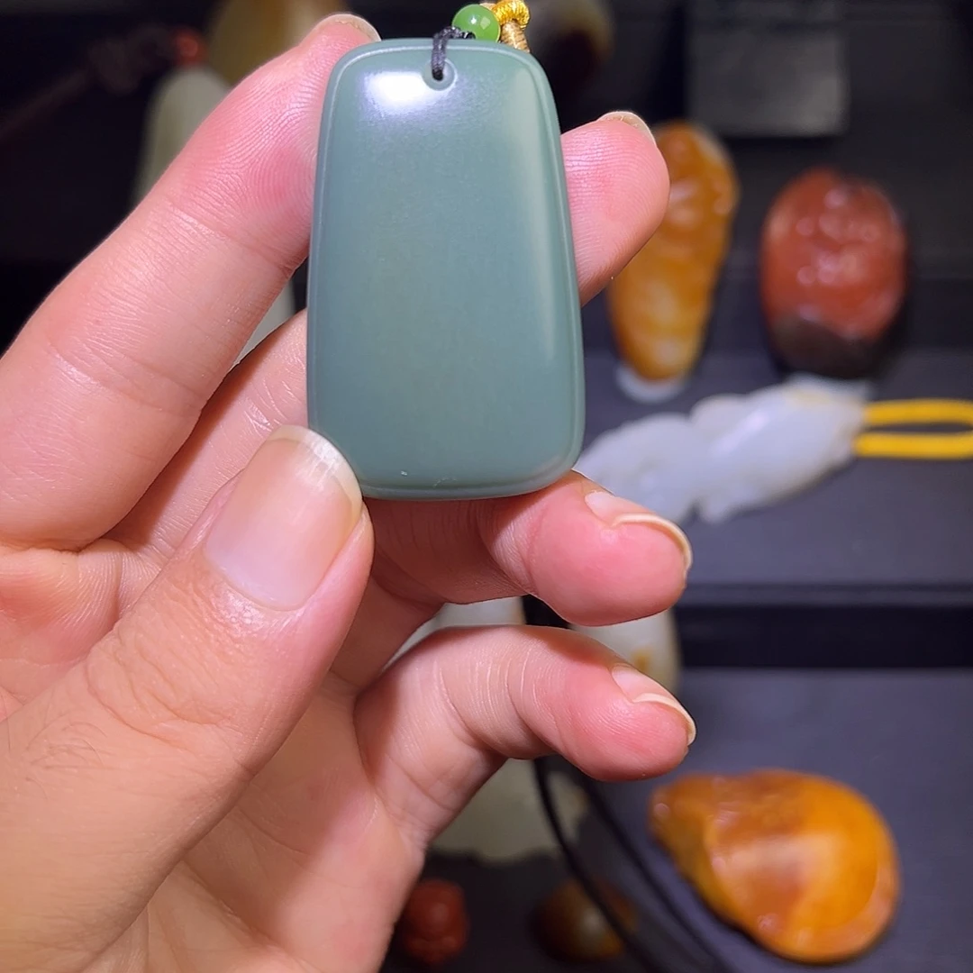 和田玉未镶嵌吊坠(赠链)