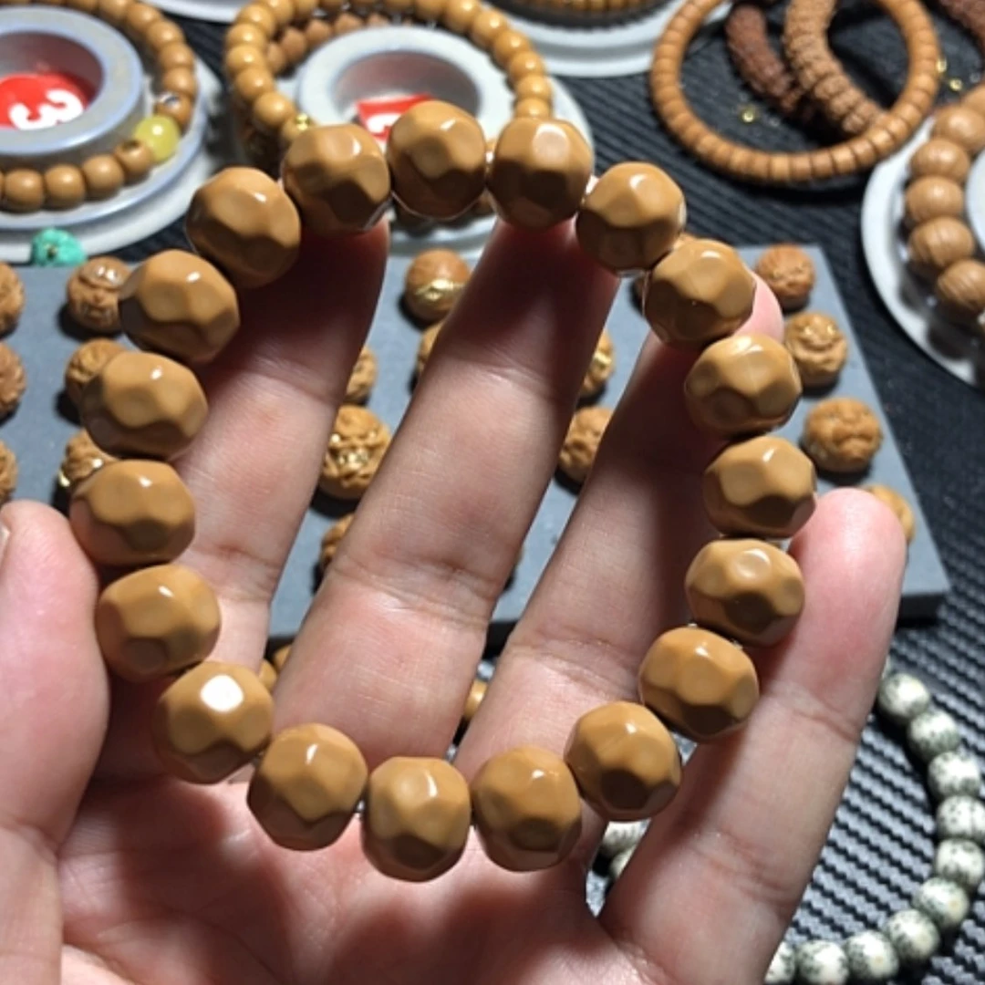 【闪购商品】猴头核桃手串奶酪