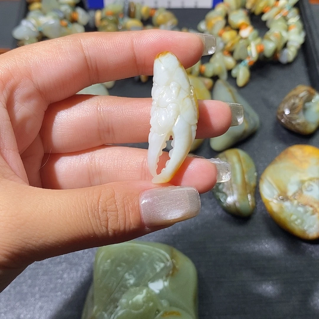 焱***颈饰未镶嵌和田玉