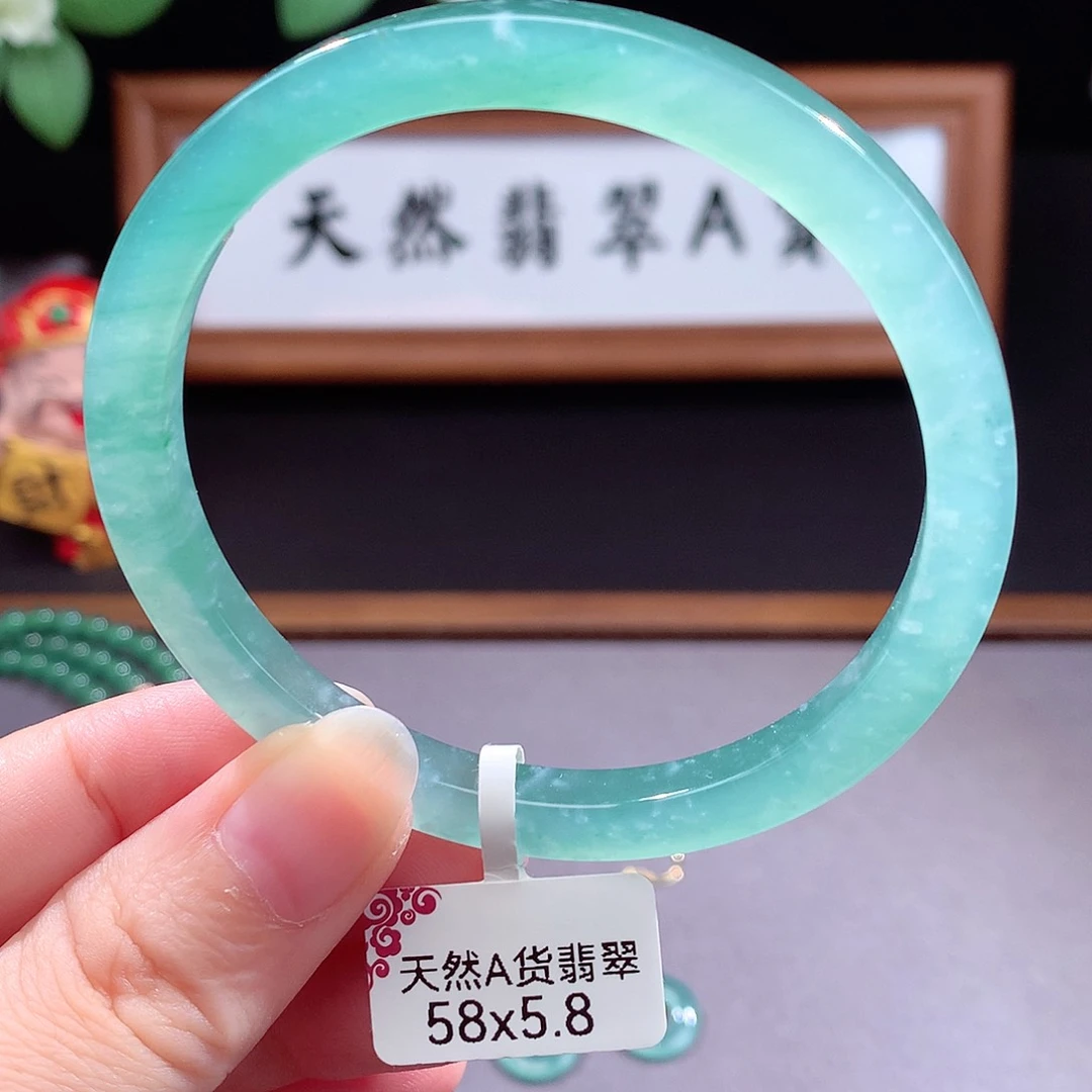 未镶嵌手镯（圆镯）翡翠