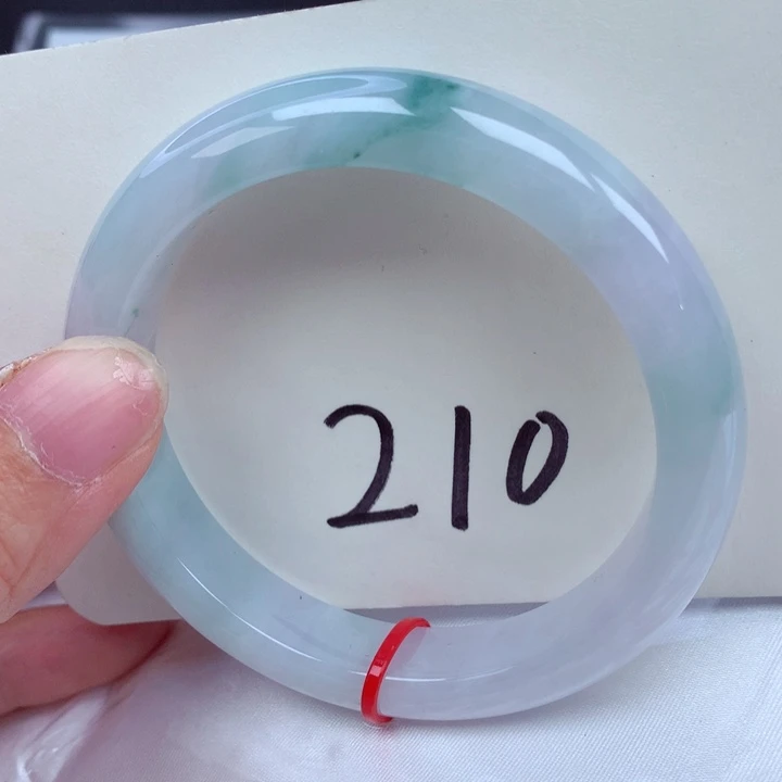 翡翠手镯未镶嵌翡翠