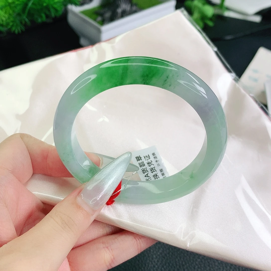 翡翠手镯未镶嵌55圈