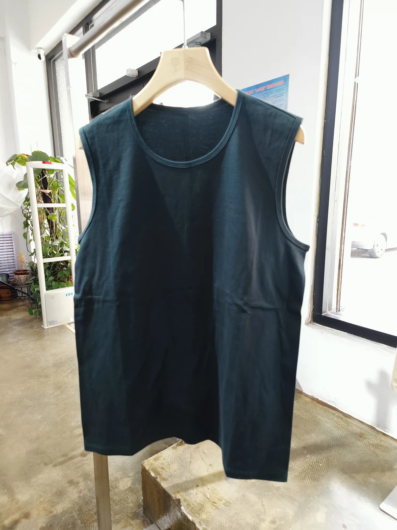 休闲绿色百搭背心