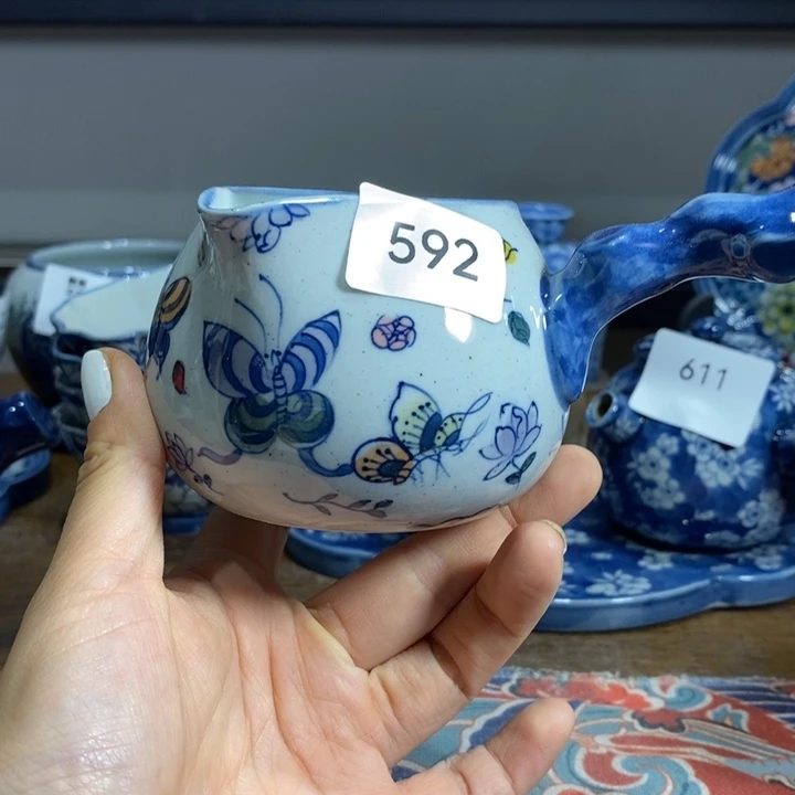 青花瓷景德镇手绘蝴蝶侧把公道