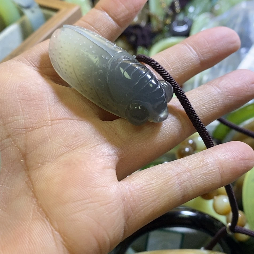 岫玉未镶嵌颈饰一个