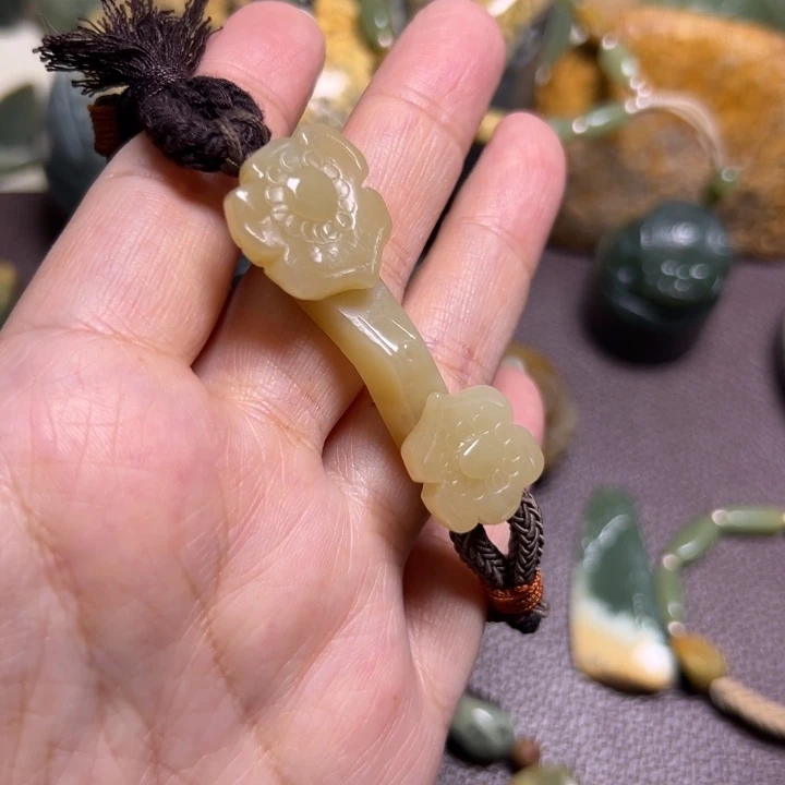 岫岩河磨玉（透闪石质玉）未镶嵌颈饰