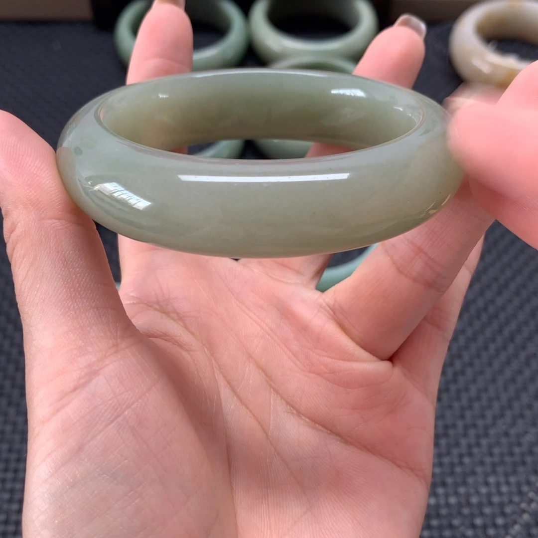 薰***草石英岩玉未镶嵌手镯