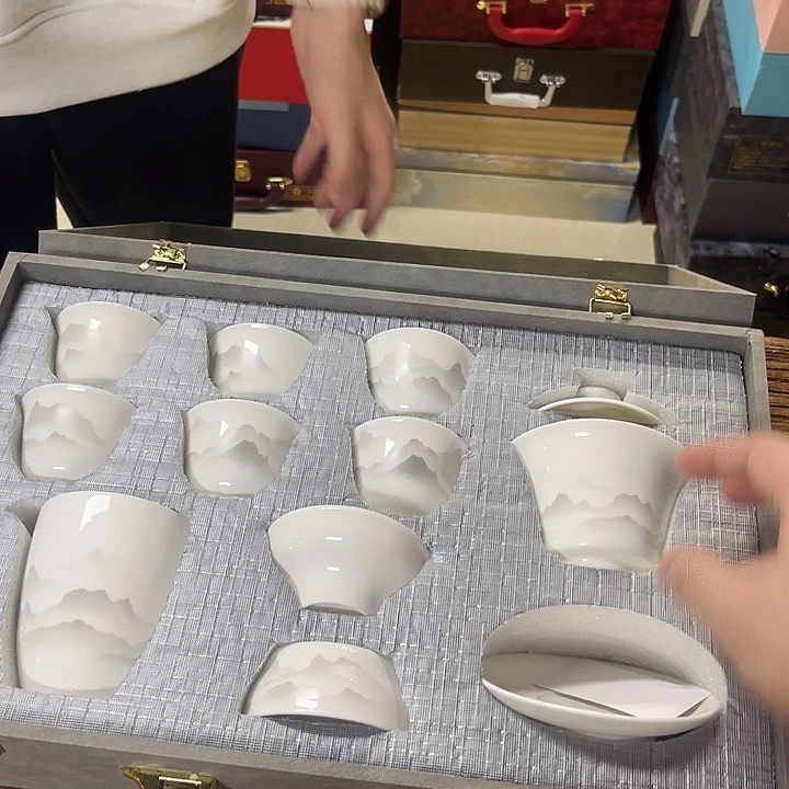 孤品茶具套装等。