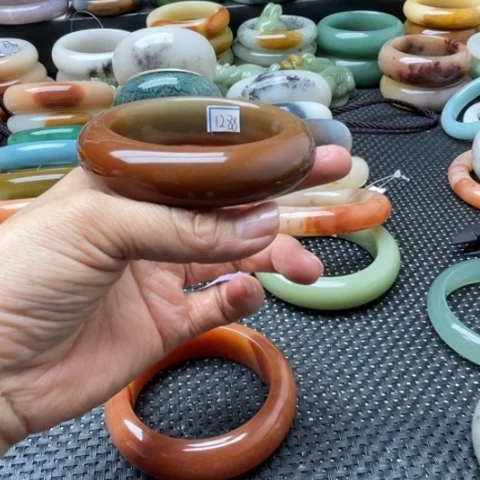 石英岩玉未镶嵌手镯