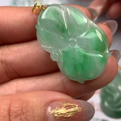 翡翠颈饰未镶嵌翡翠