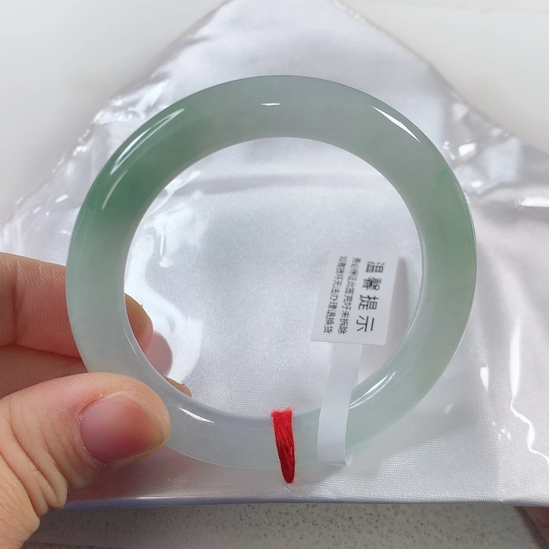 翡翠手镯未镶嵌幸****? 圆条