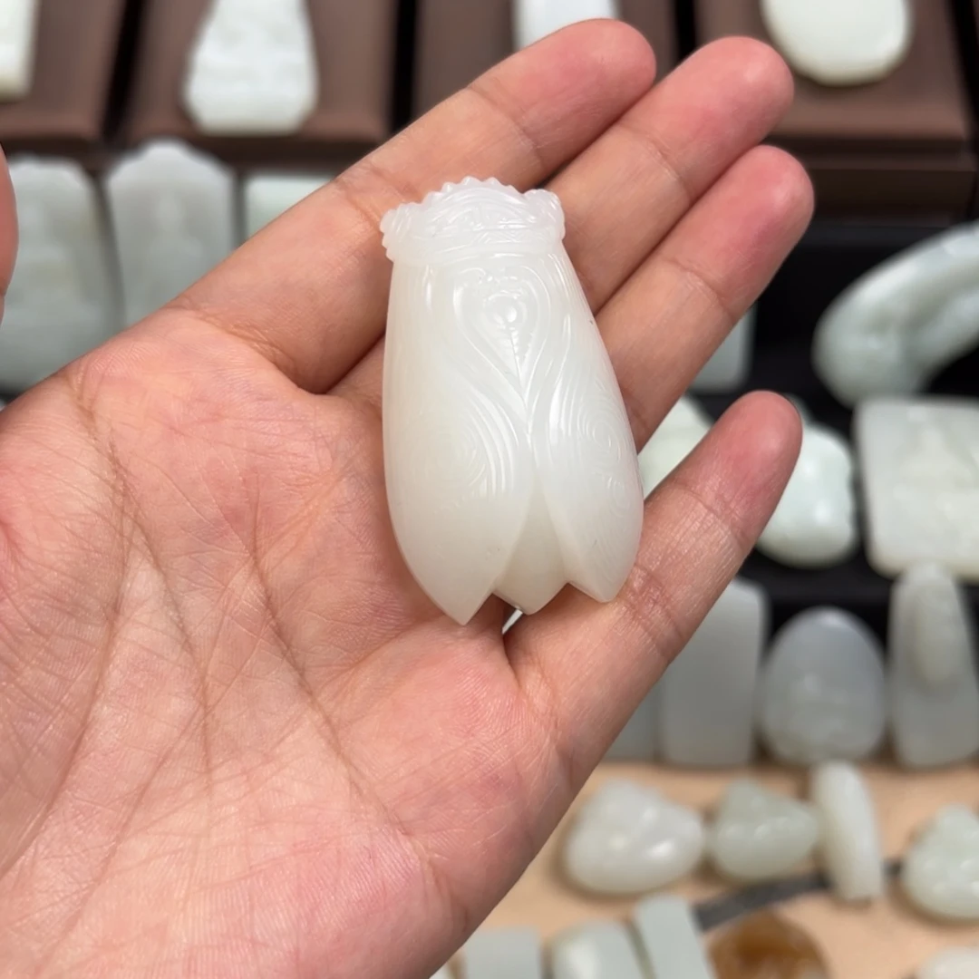 一***豆和田玉未镶嵌颈饰