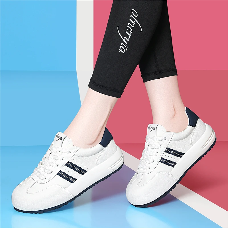 平底休闲鞋女春秋季新款健步运动鞋女装板鞋皮面旅游鞋秋天女鞋子