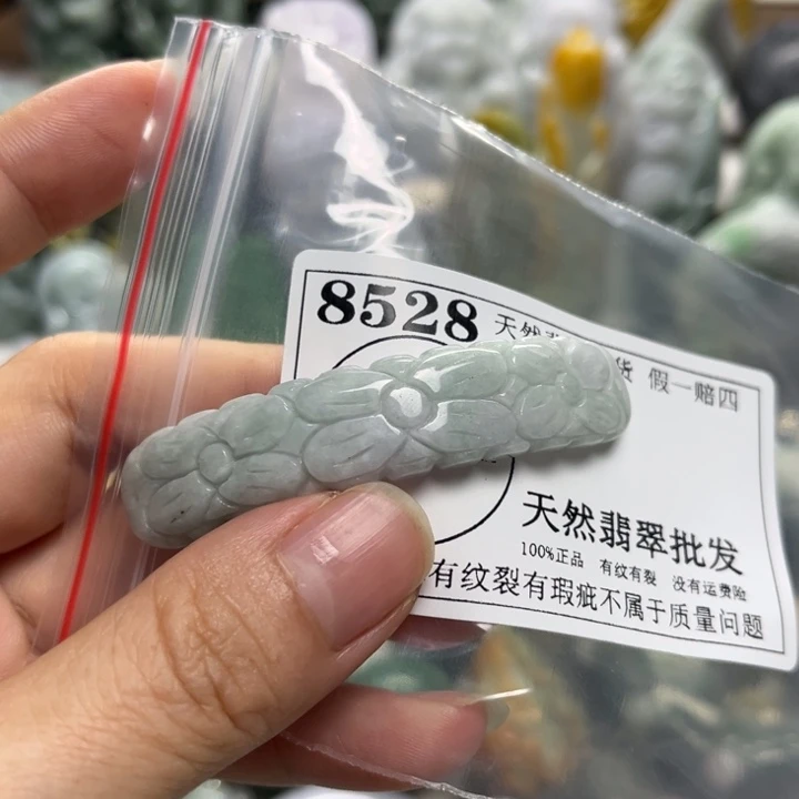 翡翠未镶嵌颈饰8528
