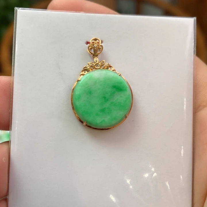 翡翠颈饰18K金镶嵌翡翠吊坠