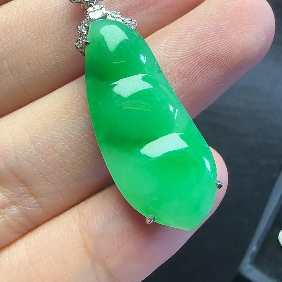 翡翠18K金镶嵌颈饰翡翠