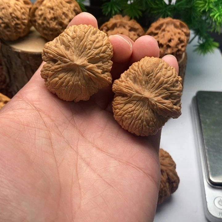 文玩核桃把件38全品绣球