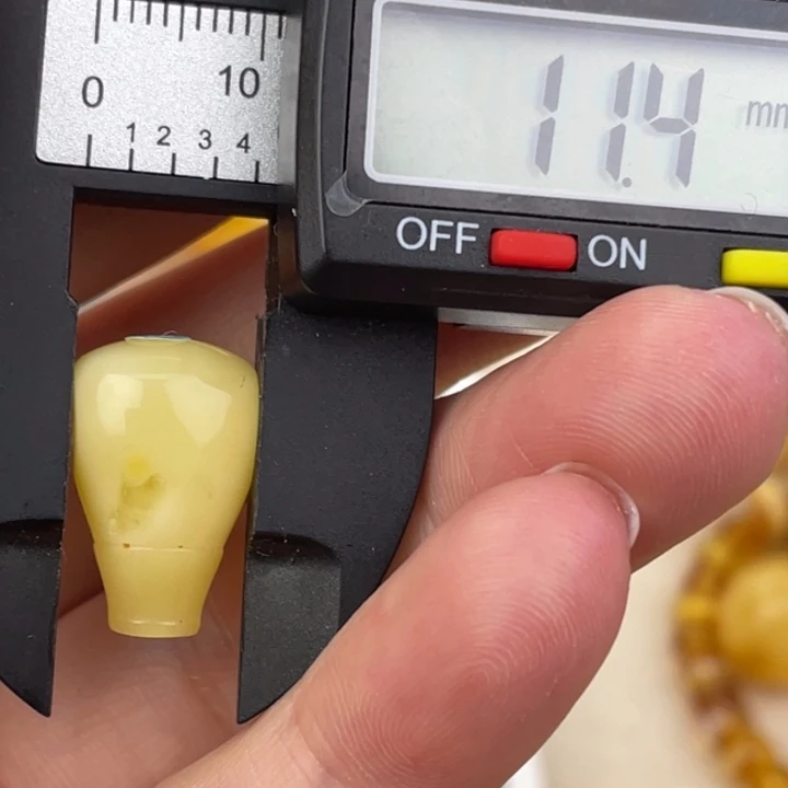 蜜蜡未镶嵌裸石微瑕387