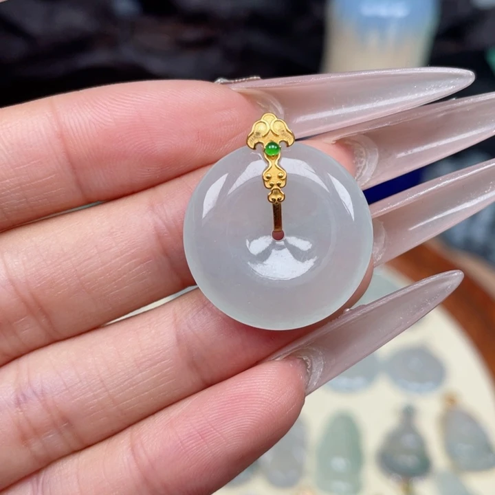 翡翠18K金镶嵌颈饰