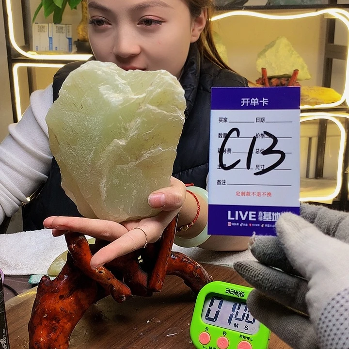 【闪购商品】蛇纹石玉原石未镶嵌冰*人