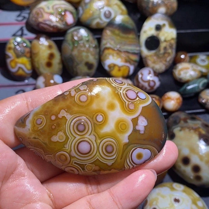 玛瑙/玉髓未镶嵌珠宝奇石50