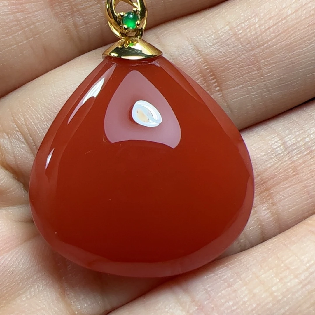 18K金镶嵌吊坠南红玛瑙