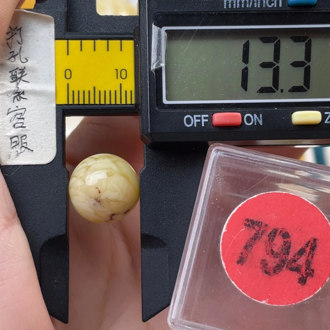 蜜蜡未镶嵌珠宝奇石瑕疵