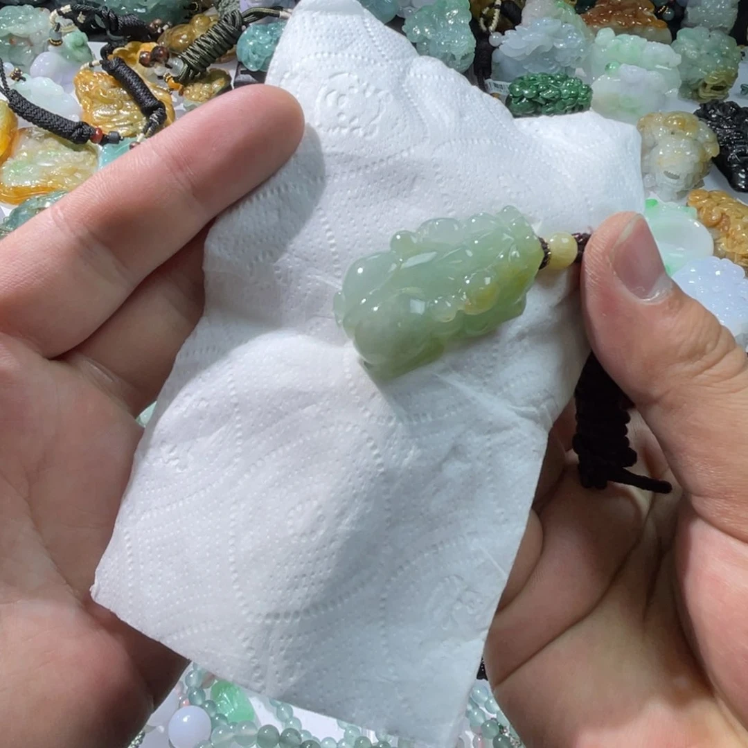 翡翠颈饰未镶嵌天然