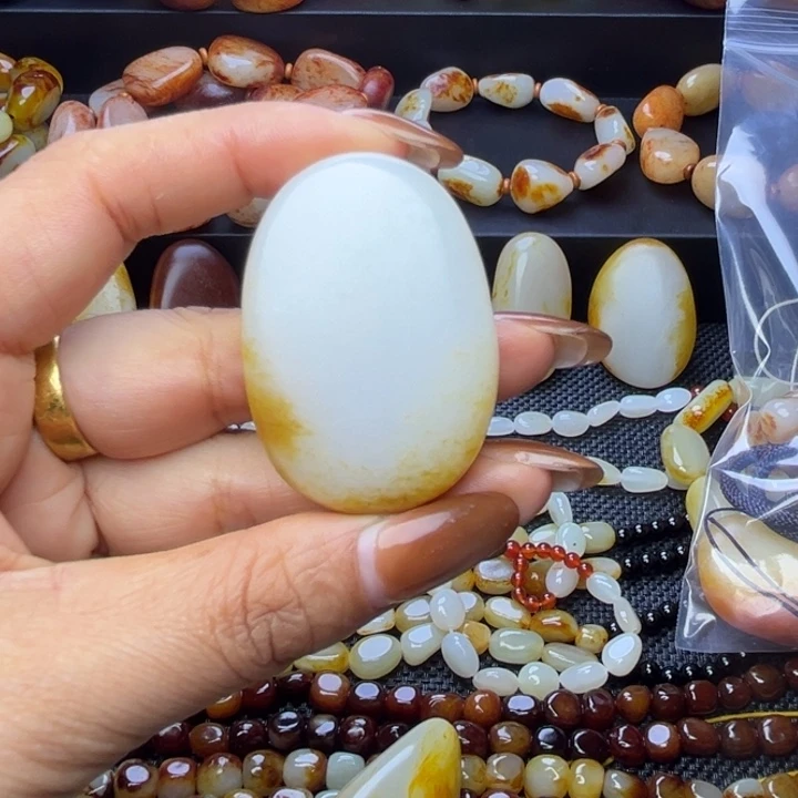 向****和田玉未镶嵌手链