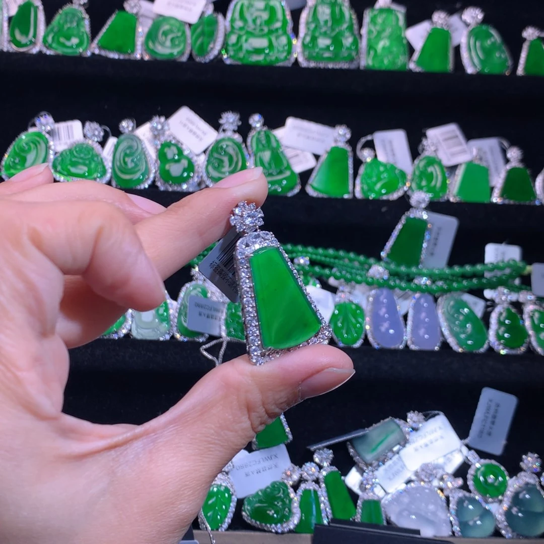 【闪购商品】颈饰银S925镶嵌翡翠海**川