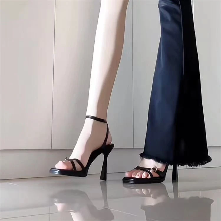 一字带凉鞋女2025年新款夏季细跟白色配裙子不累脚流行绝美高跟鞋