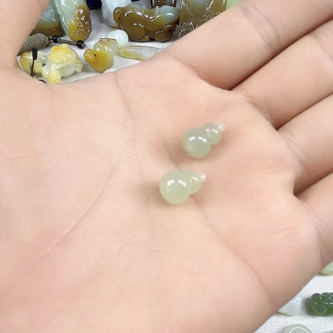 颈饰未镶嵌和田玉（糖玉）