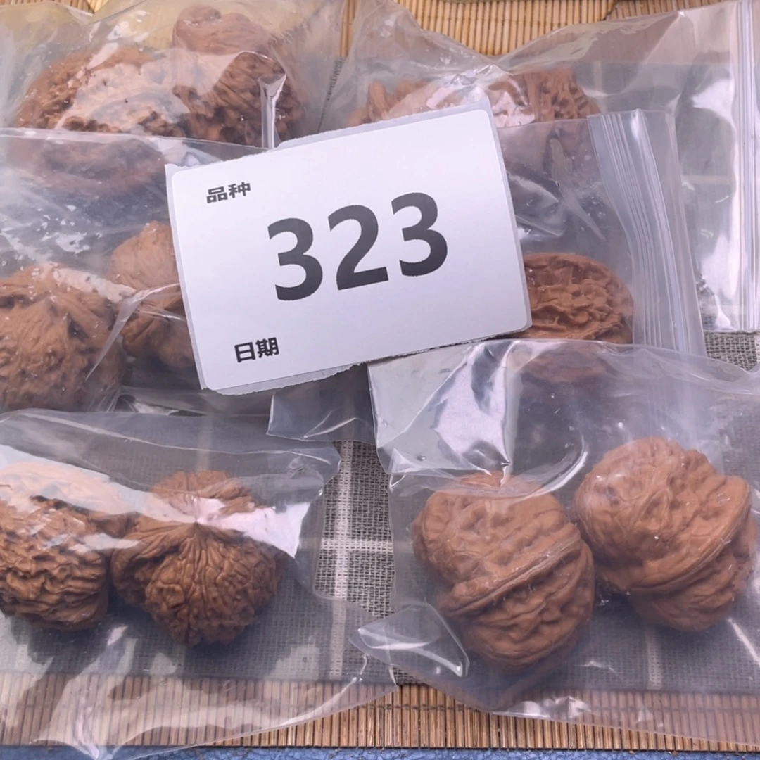 把件文玩核桃323号6对带练手元宝