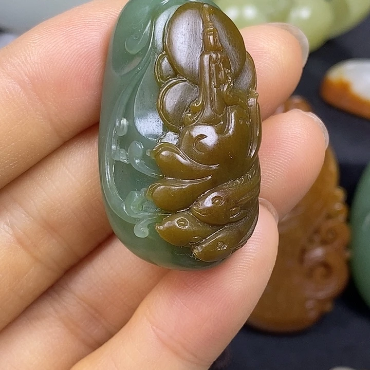 颈饰未镶嵌和田玉（碧玉）