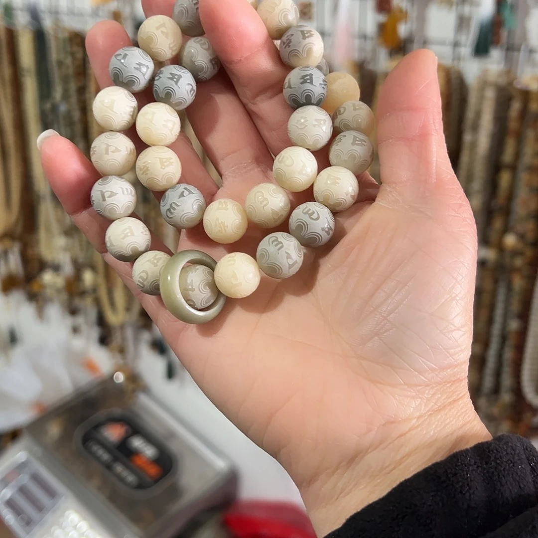 白玉菩提吊坠12卡圆珠