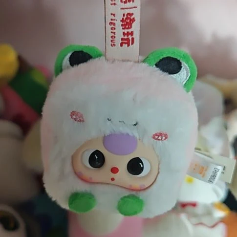 一只毛绒绒挂件哦