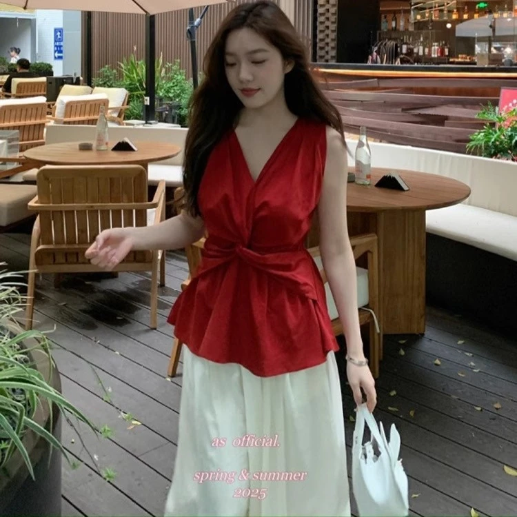 设计感扭结v领吊带背心夏季女2025红色气质收腰显瘦别致无袖上衣