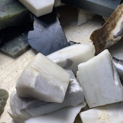 透闪石质玉未镶嵌珠宝半成品