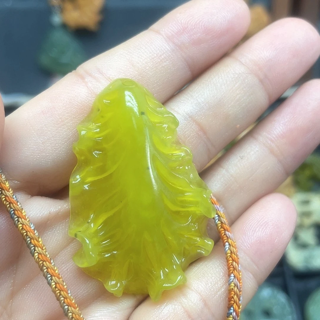 未镶嵌蛇纹石玉颈饰