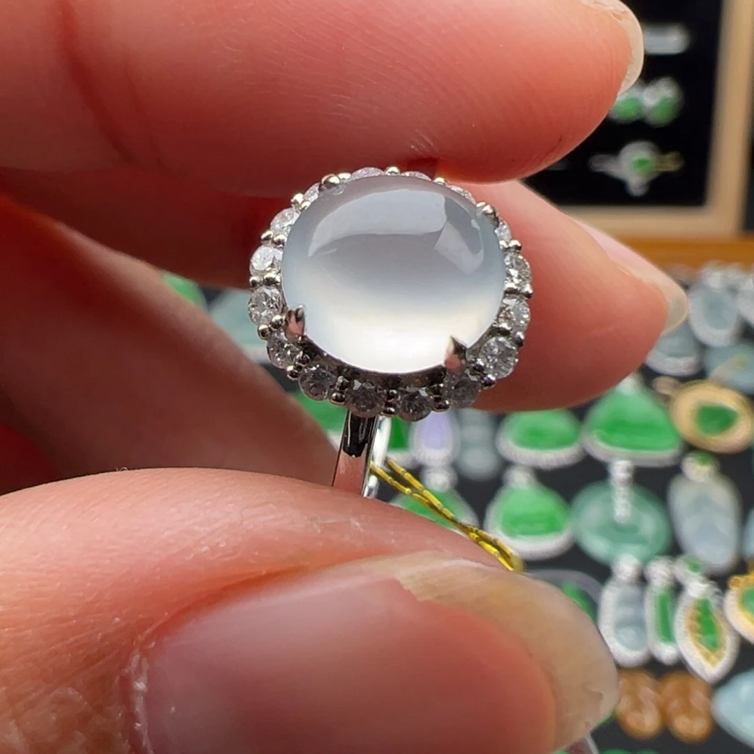 翡翠18K金镶嵌颈饰戒指