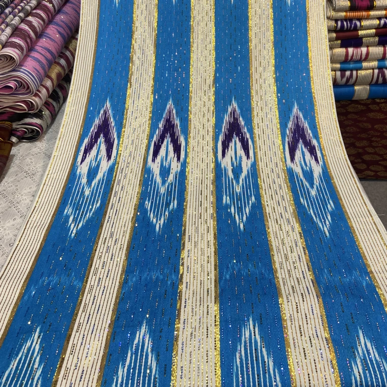 民族风金色秀孔雀花艾特莱斯 ئۆزبېك ياقۇت ئەتلەس.