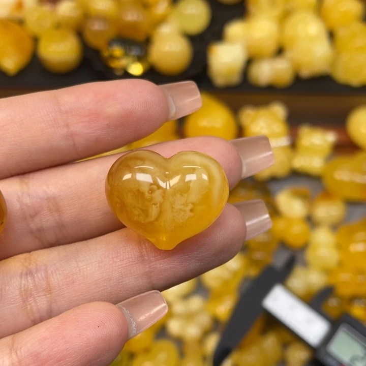 禅***心琥珀未镶嵌珠宝奇石