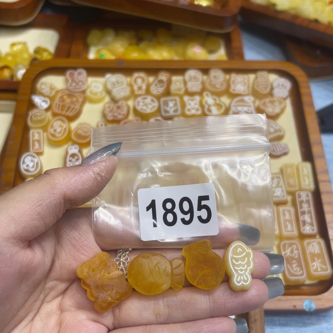 *****琥珀颈饰未镶嵌亲亲