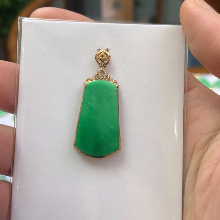 翡翠颈饰18K金镶嵌翡翠吊坠
