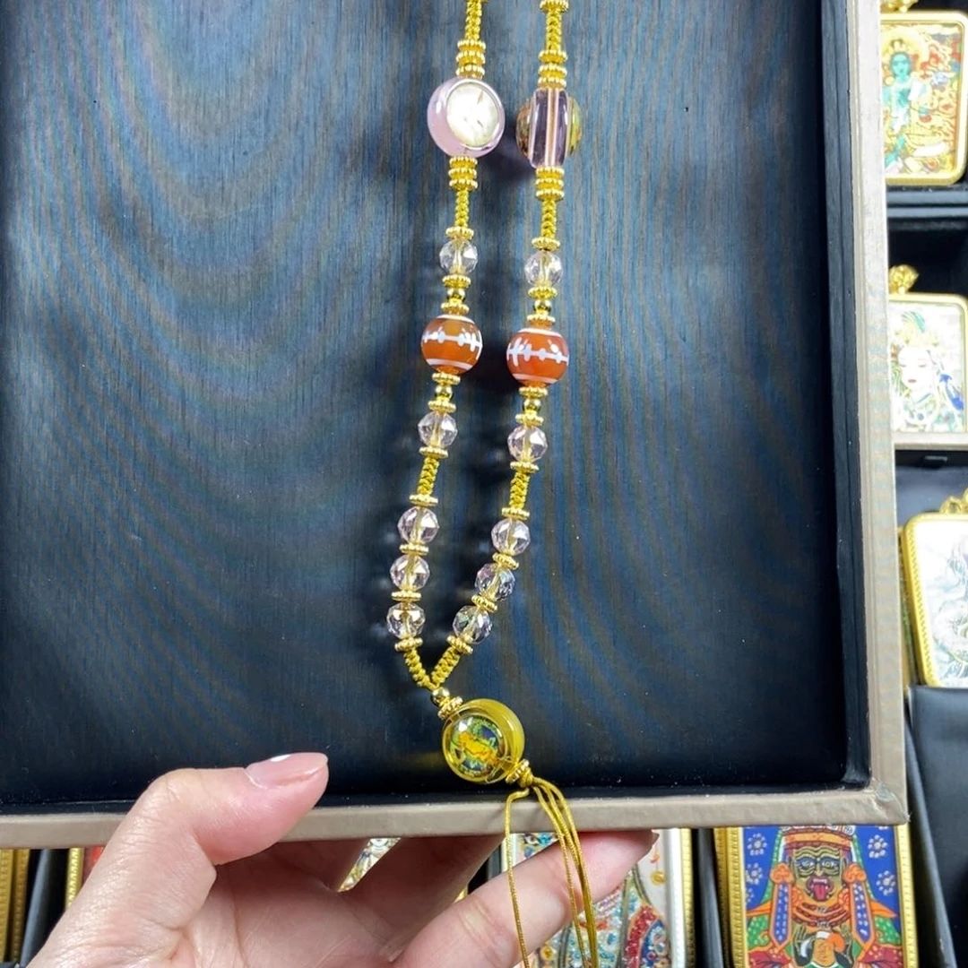 吊坠美丽的唐卡在这里结缘