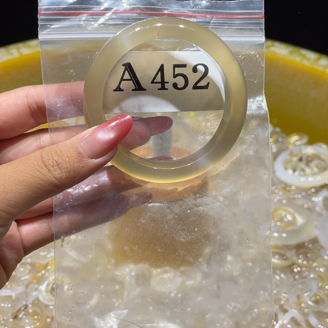 九***…玛瑙/玉髓未镶嵌手镯