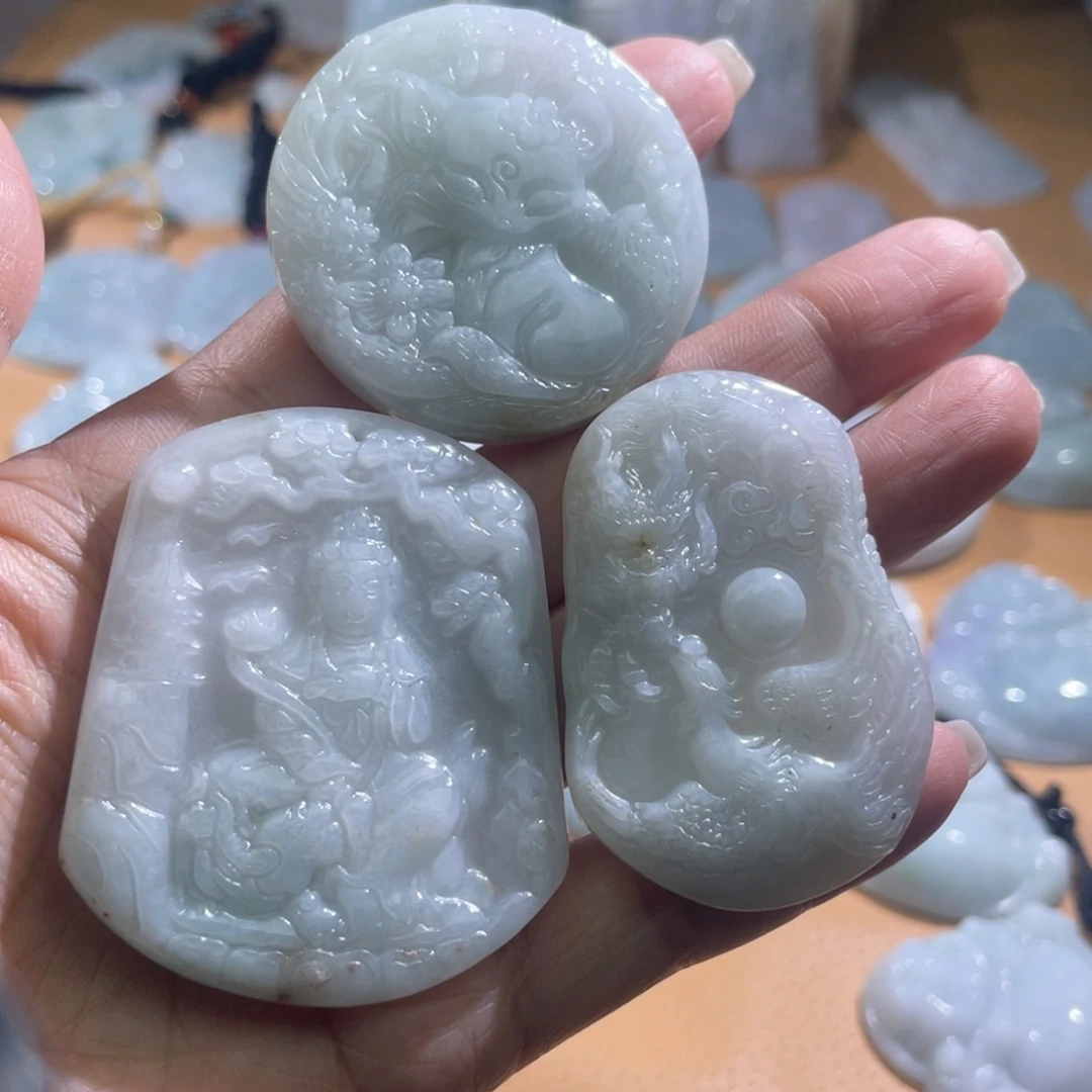 翡翠未镶嵌颈饰翡翠，包容