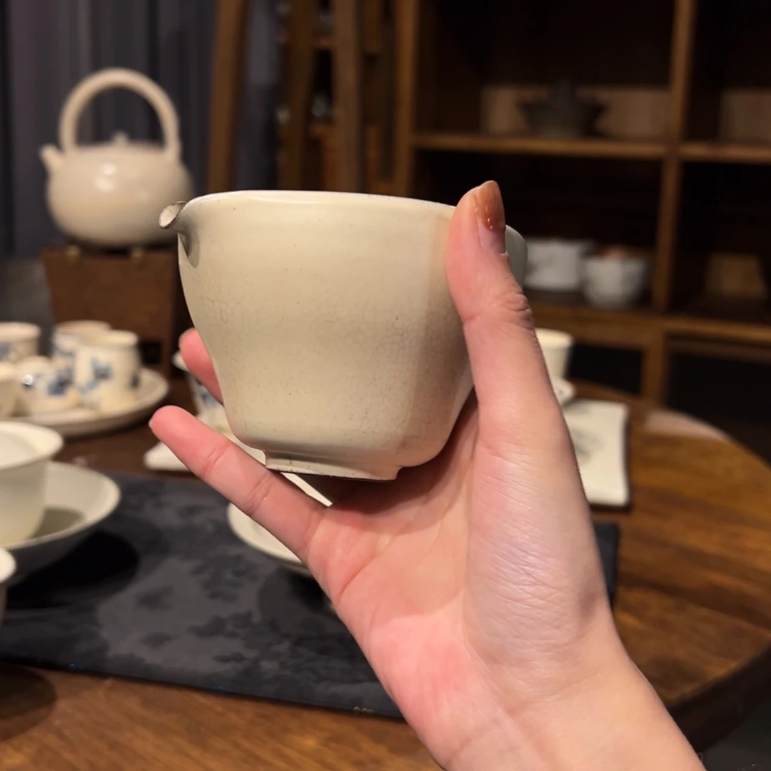 杯陶瓷。     陶瓷。