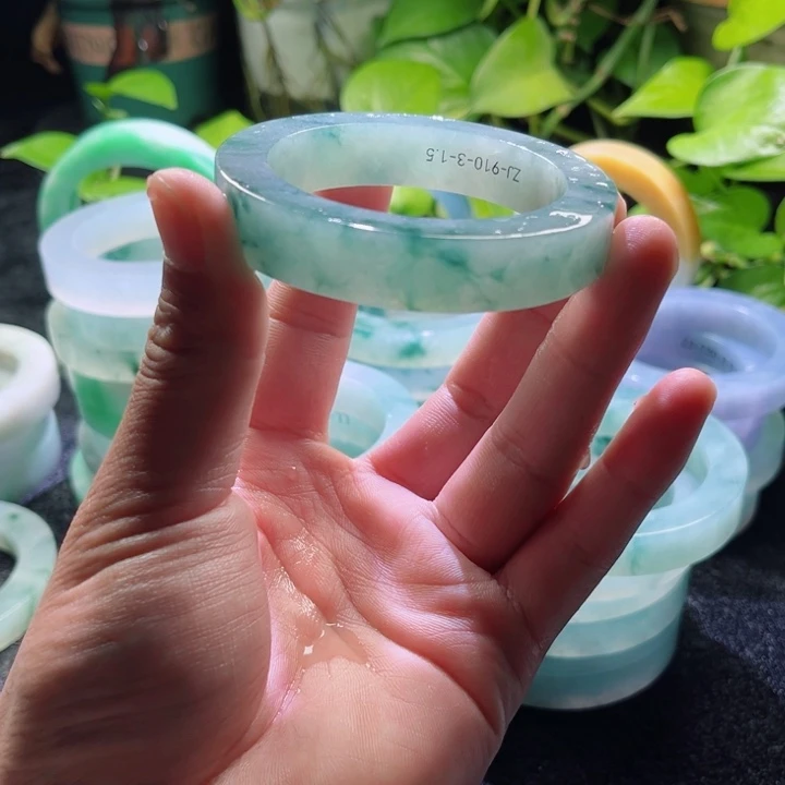 用***0定制翡翠未镶嵌翡翠手镯